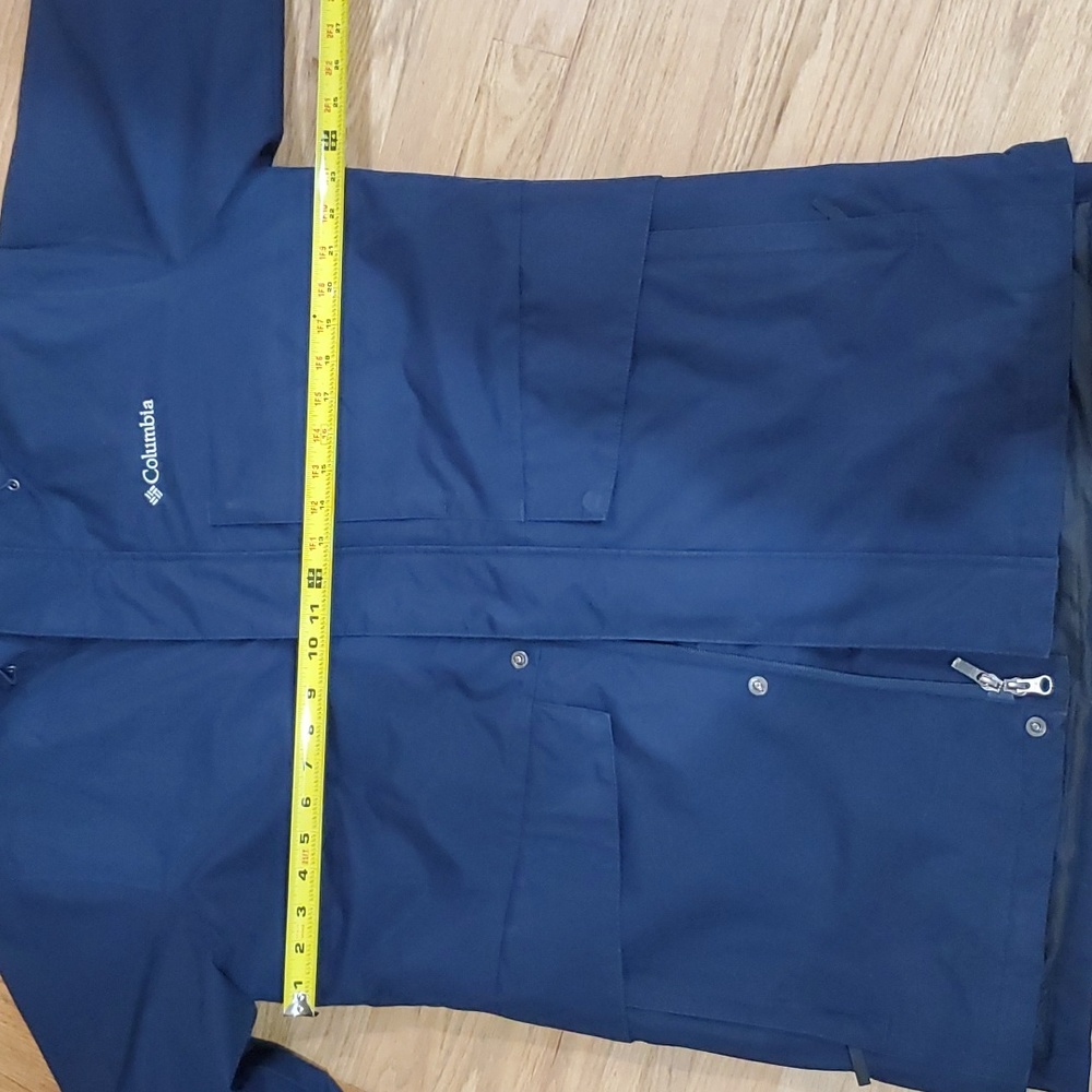 COLUMBIA  SPORTSWEAR COMPANY - Picture 14 of 16